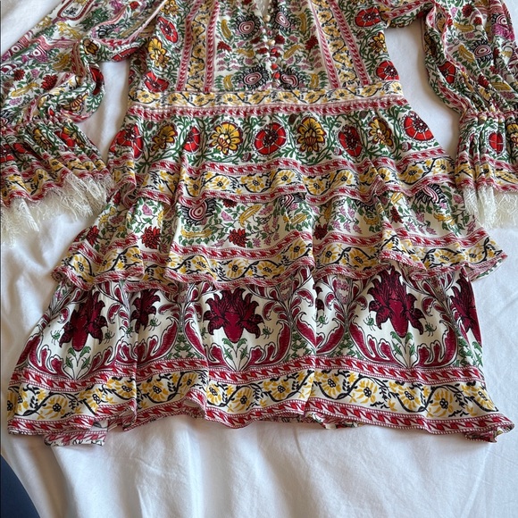 Alice + Olivia Lace Trim Detail - Picture 2 of 5